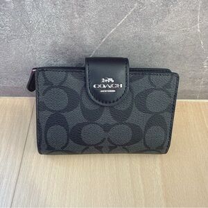 (NWT) Coach Medium Corner Zip Wallet In Signature Canvas